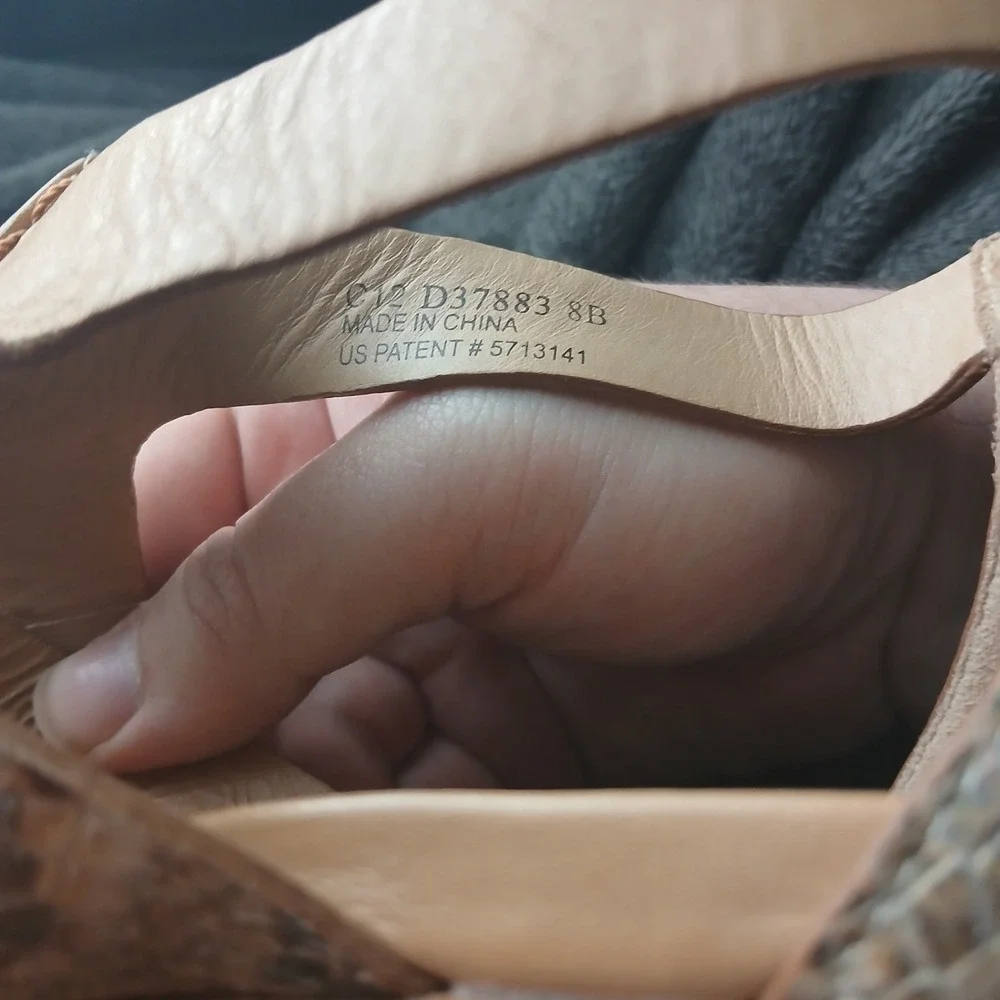 Cole Haan Wedge Sandals 8B Tan Snakeskin Strappy Leather D37883 Boho Chic